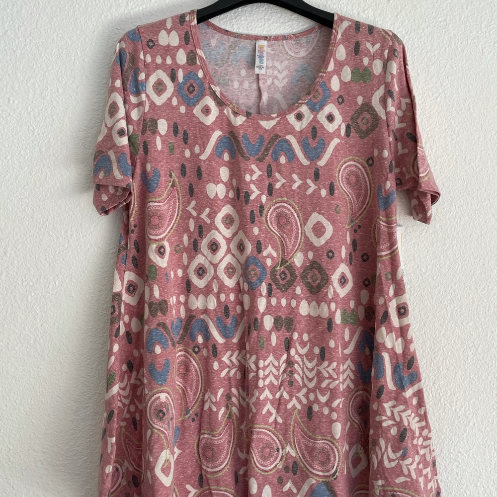 LulaRoe Perfect T - L